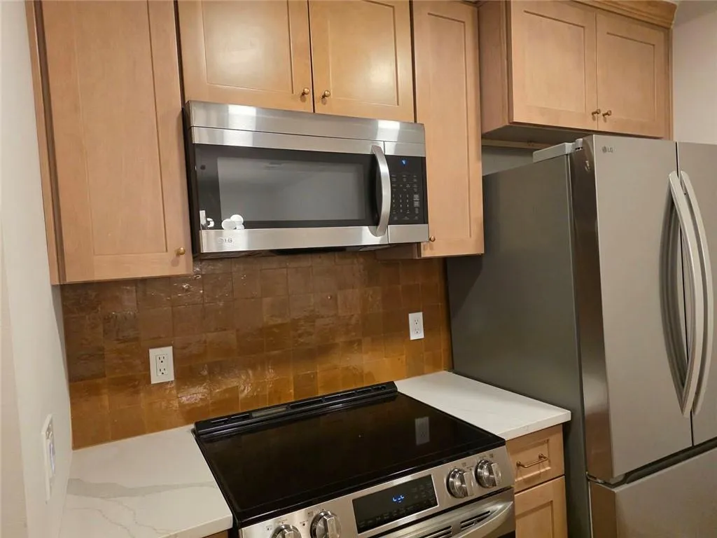 301 Barrington Hills Drive, Atlanta, Georgia 30350, 2 Bedrooms Bedrooms, ,2 BathroomsBathrooms,Residential,For Sale,301 Barrington Hills Drive,7712343