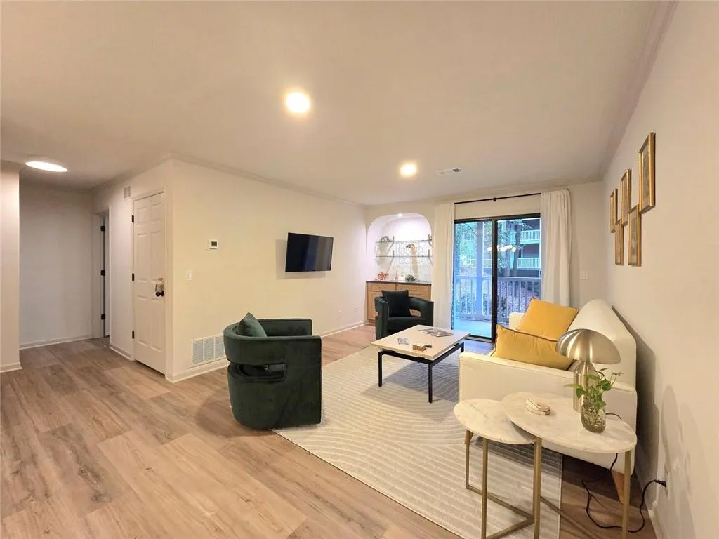 301 Barrington Hills Drive, Atlanta, Georgia 30350, 2 Bedrooms Bedrooms, ,2 BathroomsBathrooms,Residential,For Sale,301 Barrington Hills Drive,7712343