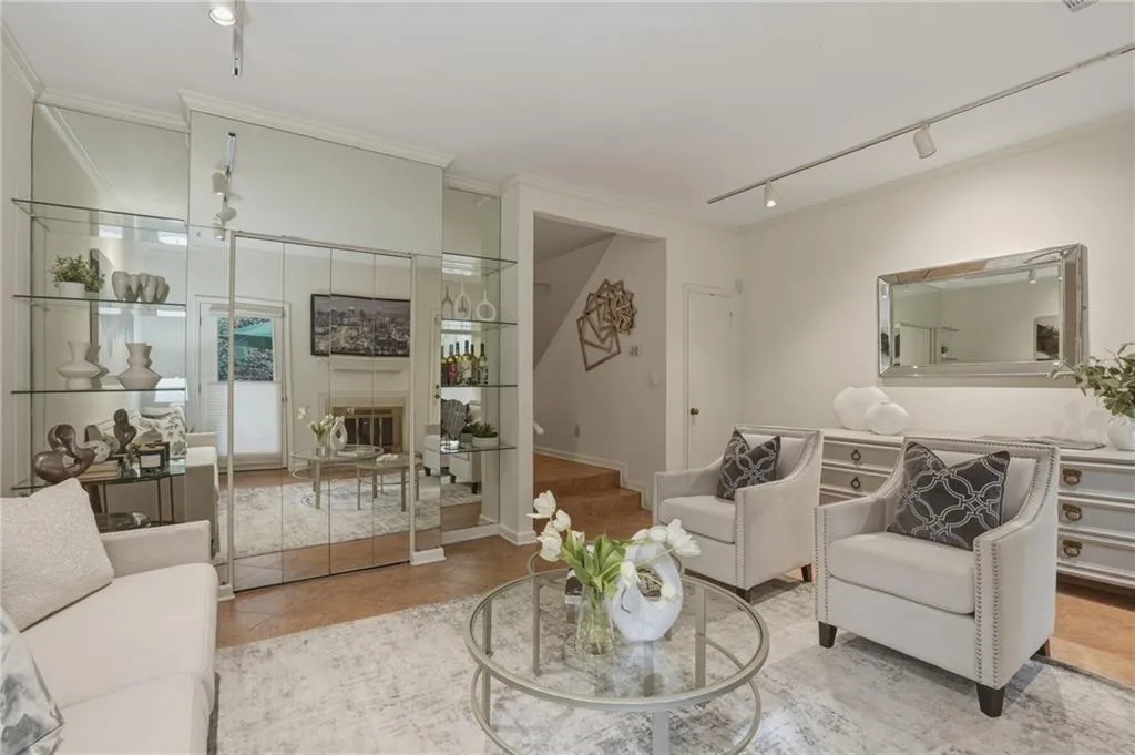 5180 Chemin De Vie, Atlanta, Georgia 30342, 2 Bedrooms Bedrooms, ,2 BathroomsBathrooms,Residential,Sold,5180 Chemin De Vie,7720673