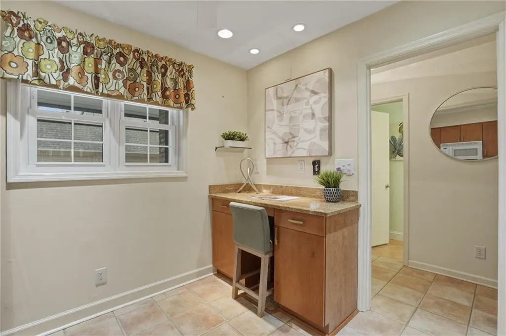 5180 Chemin De Vie, Atlanta, Georgia 30342, 2 Bedrooms Bedrooms, ,2 BathroomsBathrooms,Residential,Sold,5180 Chemin De Vie,7720673