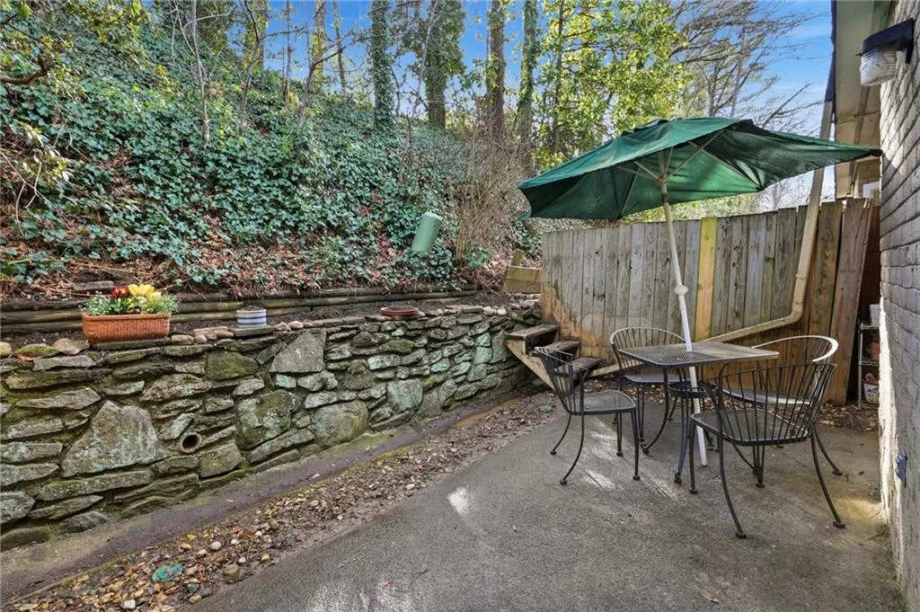 5180 Chemin De Vie, Atlanta, Georgia 30342, 2 Bedrooms Bedrooms, ,2 BathroomsBathrooms,Residential,Sold,5180 Chemin De Vie,7720673