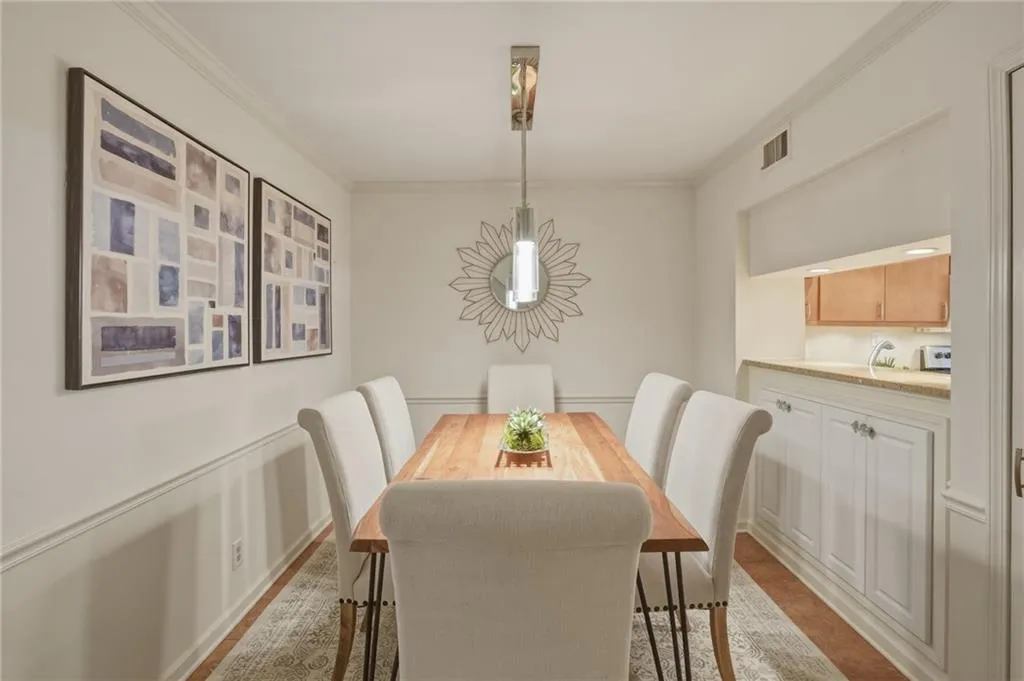 5180 Chemin De Vie, Atlanta, Georgia 30342, 2 Bedrooms Bedrooms, ,2 BathroomsBathrooms,Residential,Sold,5180 Chemin De Vie,7720673
