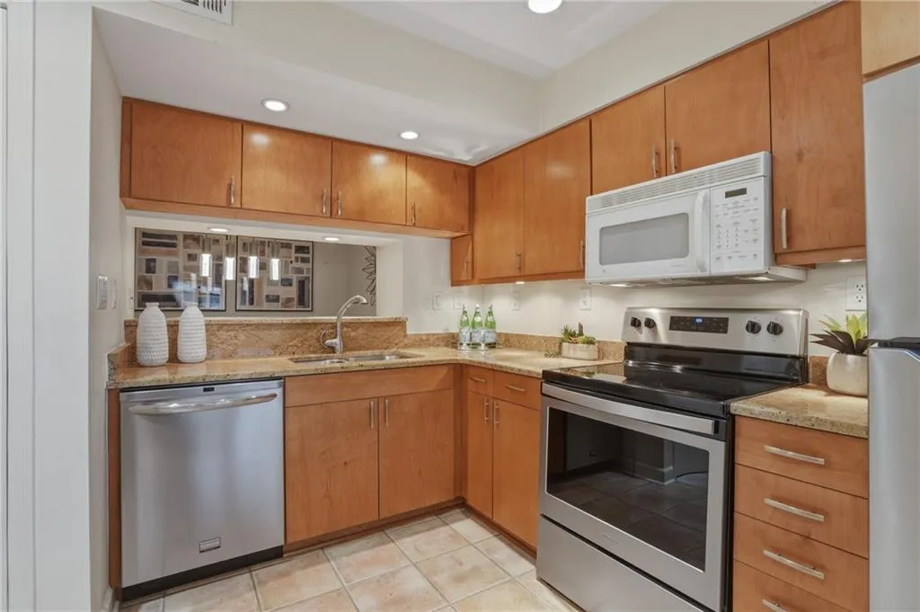 5180 Chemin De Vie, Atlanta, Georgia 30342, 2 Bedrooms Bedrooms, ,2 BathroomsBathrooms,Residential,Sold,5180 Chemin De Vie,7720673