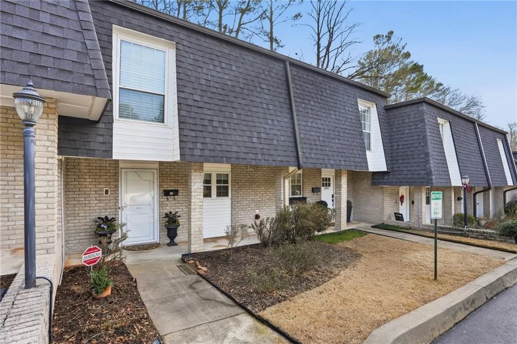 5180 Chemin De Vie, Atlanta, Georgia 30342, 2 Bedrooms Bedrooms, ,2 BathroomsBathrooms,Residential,For Sale,5180 Chemin De Vie,7720673