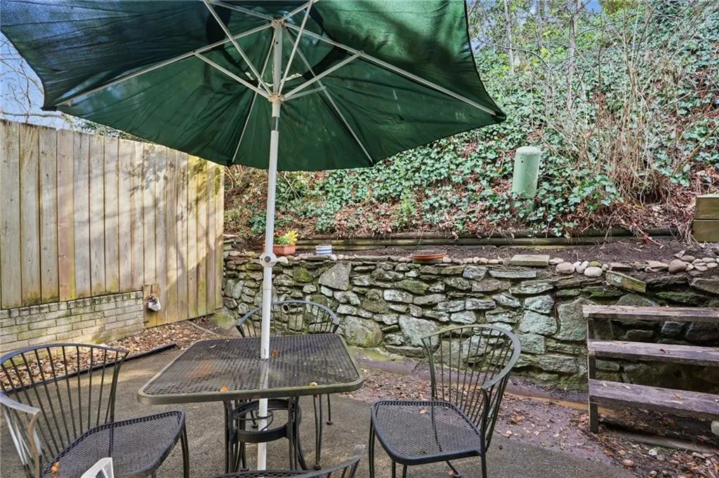 5180 Chemin De Vie, Atlanta, Georgia 30342, 2 Bedrooms Bedrooms, ,2 BathroomsBathrooms,Residential,Sold,5180 Chemin De Vie,7720673