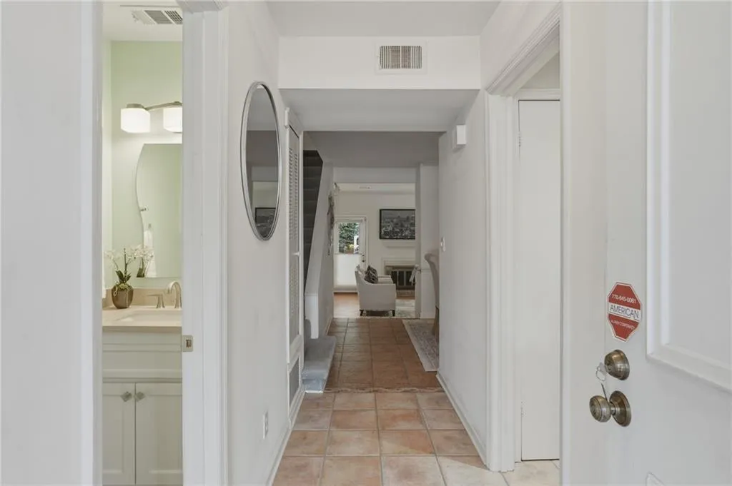 5180 Chemin De Vie, Atlanta, Georgia 30342, 2 Bedrooms Bedrooms, ,2 BathroomsBathrooms,Residential,Sold,5180 Chemin De Vie,7720673