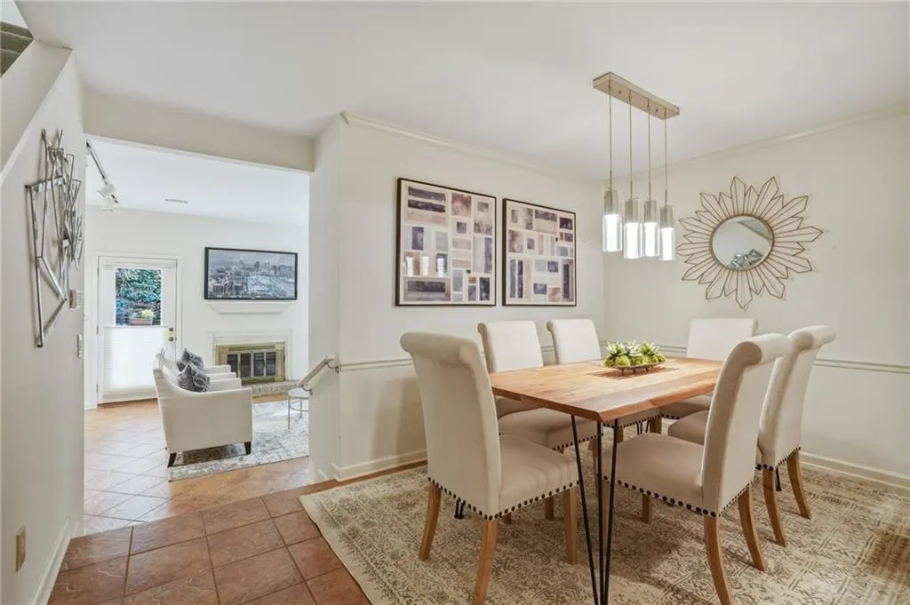 5180 Chemin De Vie, Atlanta, Georgia 30342, 2 Bedrooms Bedrooms, ,2 BathroomsBathrooms,Residential,Sold,5180 Chemin De Vie,7720673