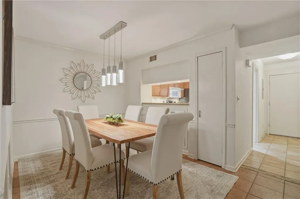 5180 Chemin De Vie, Atlanta, Georgia 30342, 2 Bedrooms Bedrooms, ,2 BathroomsBathrooms,Residential,Sold,5180 Chemin De Vie,7720673