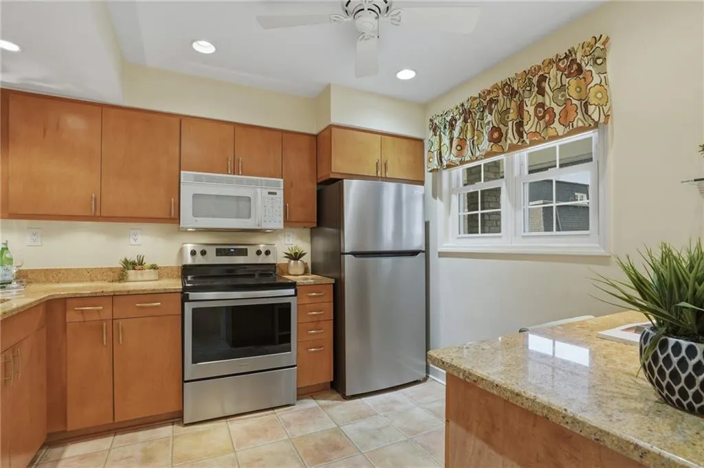 5180 Chemin De Vie, Atlanta, Georgia 30342, 2 Bedrooms Bedrooms, ,2 BathroomsBathrooms,Residential,Sold,5180 Chemin De Vie,7720673