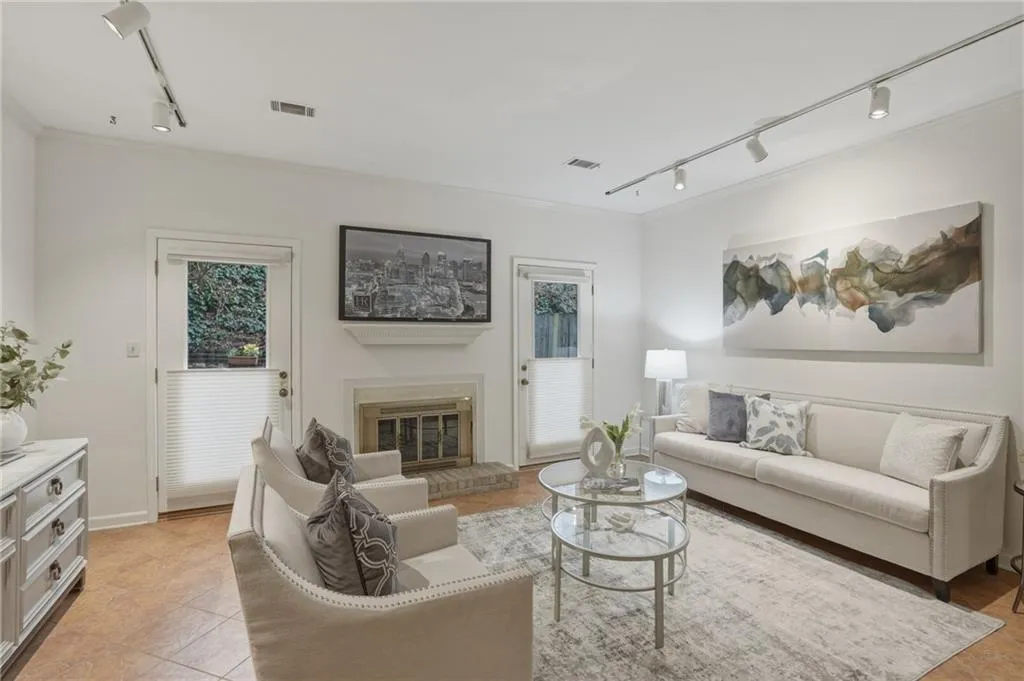 5180 Chemin De Vie, Atlanta, Georgia 30342, 2 Bedrooms Bedrooms, ,2 BathroomsBathrooms,Residential,Sold,5180 Chemin De Vie,7720673