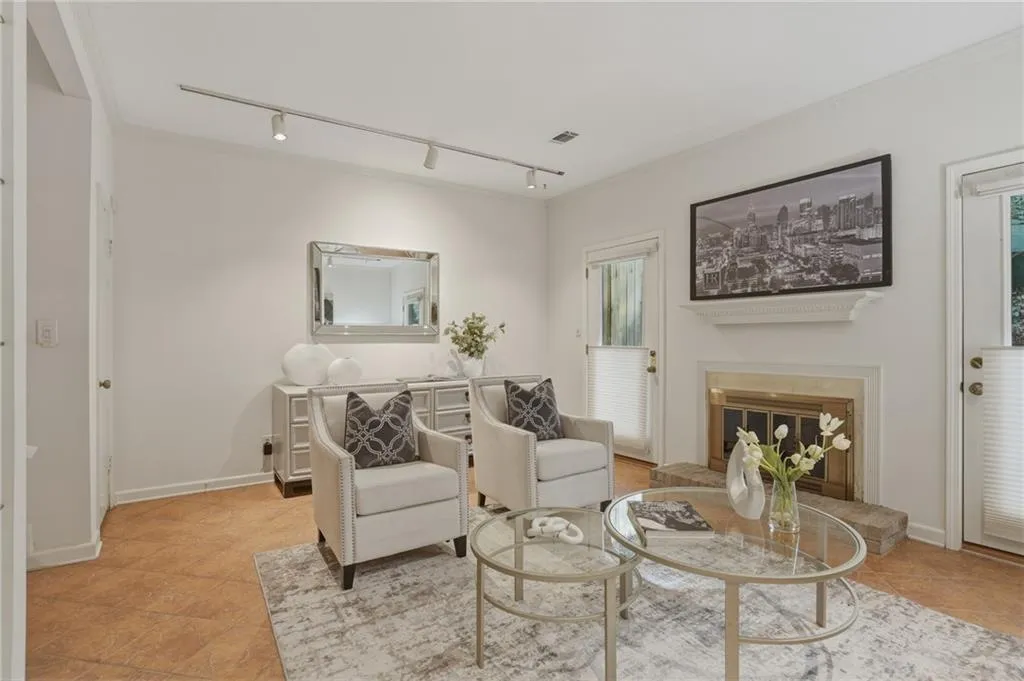 5180 Chemin De Vie, Atlanta, Georgia 30342, 2 Bedrooms Bedrooms, ,2 BathroomsBathrooms,Residential,Sold,5180 Chemin De Vie,7720673