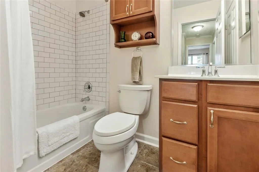 6818 Glenridge Drive Unit J, Atlanta, Georgia 30328, 2 Bedrooms Bedrooms, ,2 BathroomsBathrooms,Residential,Sold,6818 Glenridge Drive Unit J,6928503