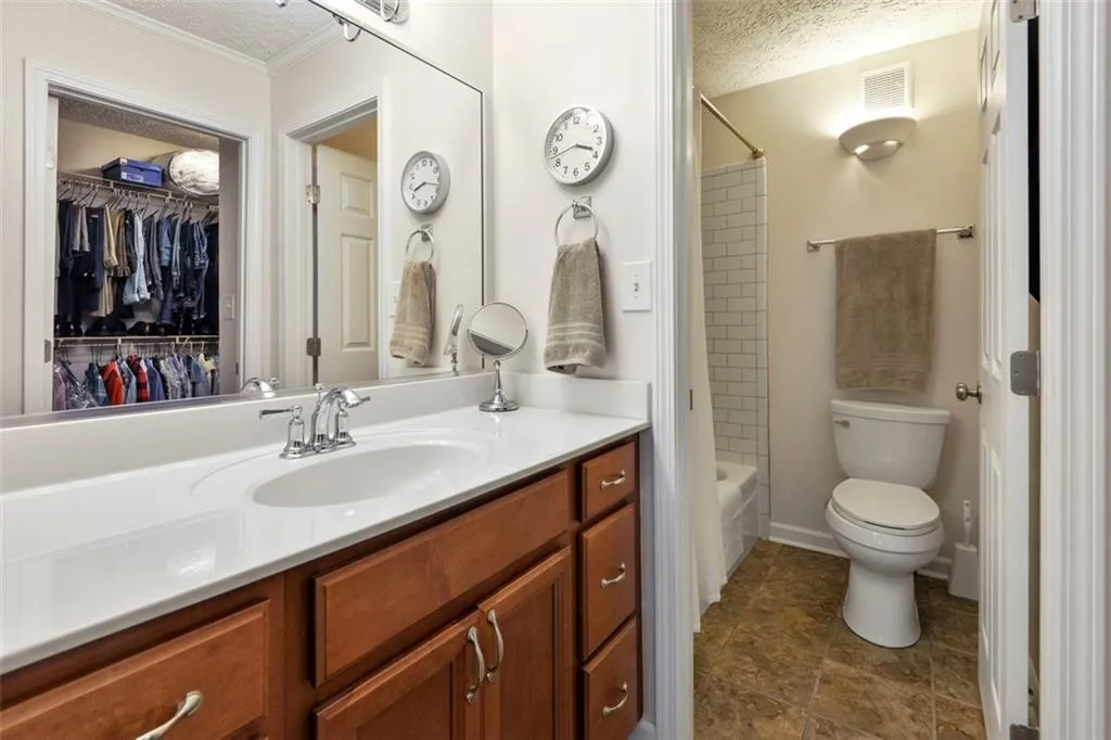 6818 Glenridge Drive Unit J, Atlanta, Georgia 30328, 2 Bedrooms Bedrooms, ,2 BathroomsBathrooms,Residential,Sold,6818 Glenridge Drive Unit J,6928503