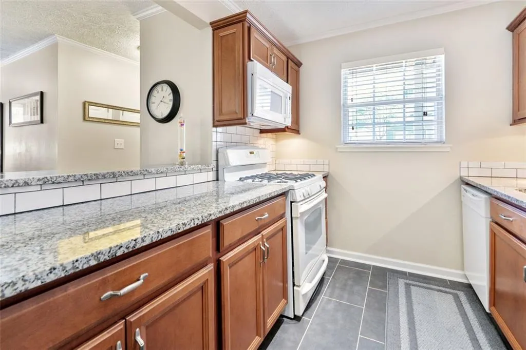 6818 Glenridge Drive Unit J, Atlanta, Georgia 30328, 2 Bedrooms Bedrooms, ,2 BathroomsBathrooms,Residential,Sold,6818 Glenridge Drive Unit J,6928503