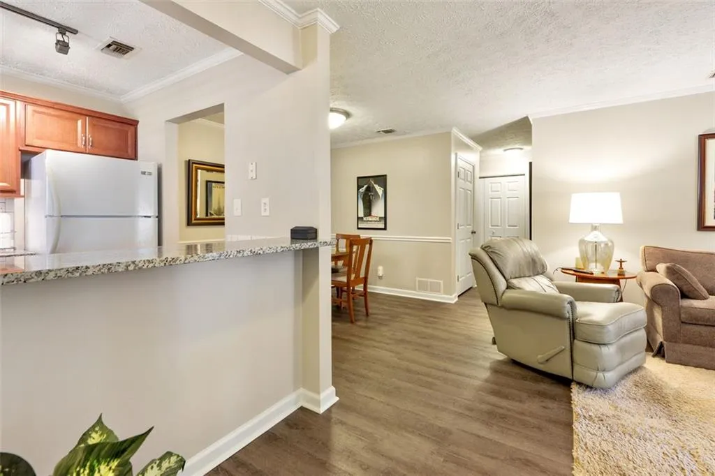 6818 Glenridge Drive Unit J, Atlanta, Georgia 30328, 2 Bedrooms Bedrooms, ,2 BathroomsBathrooms,Residential,Sold,6818 Glenridge Drive Unit J,6928503