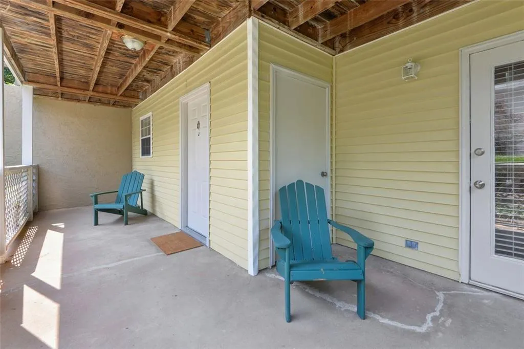 6818 Glenridge Drive Unit J, Atlanta, Georgia 30328, 2 Bedrooms Bedrooms, ,2 BathroomsBathrooms,Residential,Sold,6818 Glenridge Drive Unit J,6928503