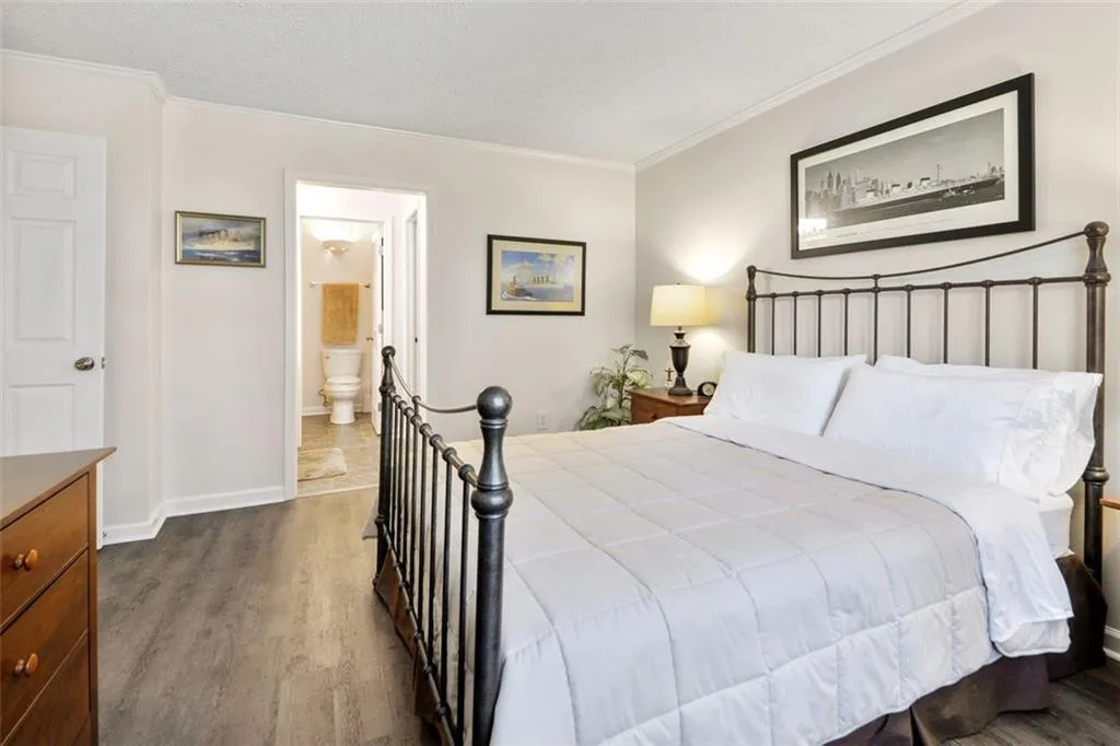 6818 Glenridge Drive Unit J, Atlanta, Georgia 30328, 2 Bedrooms Bedrooms, ,2 BathroomsBathrooms,Residential,Sold,6818 Glenridge Drive Unit J,6928503