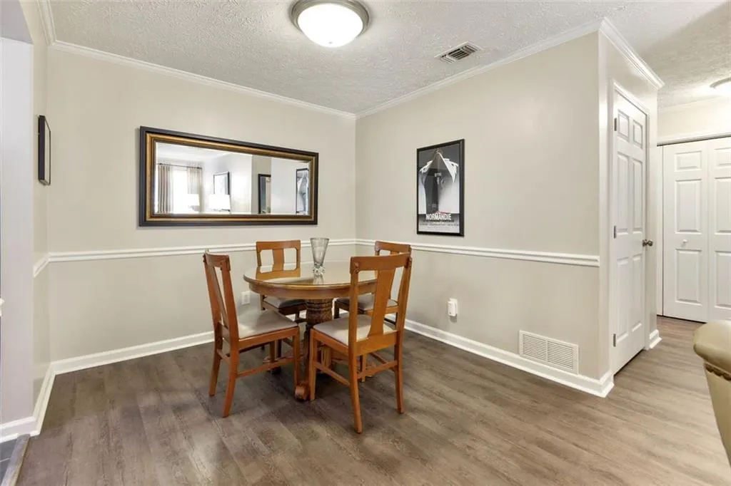 6818 Glenridge Drive Unit J, Atlanta, Georgia 30328, 2 Bedrooms Bedrooms, ,2 BathroomsBathrooms,Residential,Sold,6818 Glenridge Drive Unit J,6928503