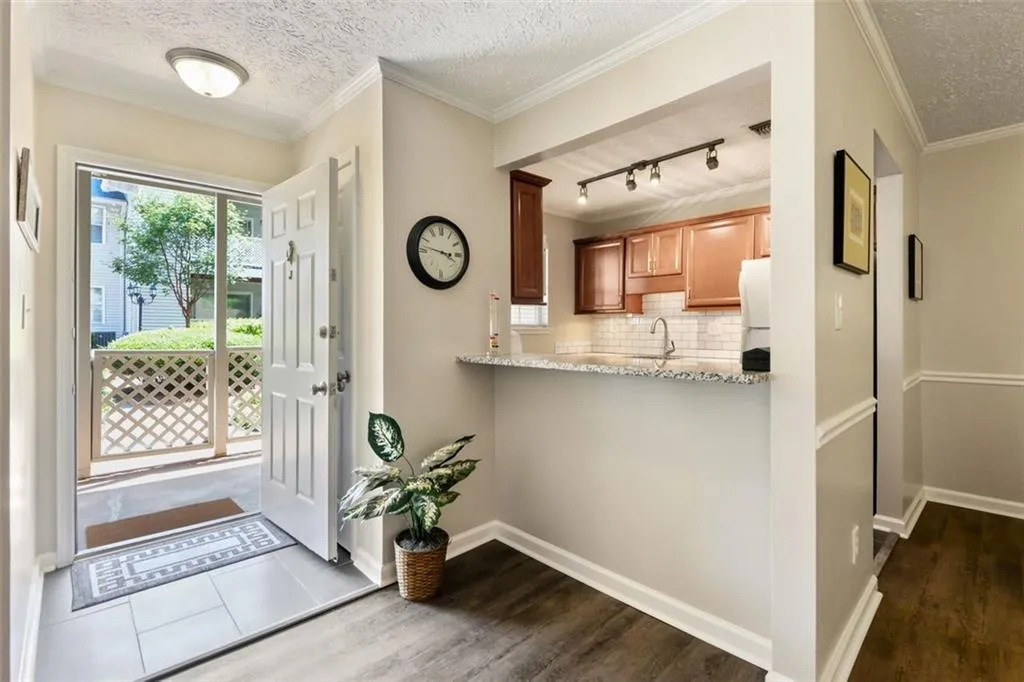 6818 Glenridge Drive Unit J, Atlanta, Georgia 30328, 2 Bedrooms Bedrooms, ,2 BathroomsBathrooms,Residential,Sold,6818 Glenridge Drive Unit J,6928503