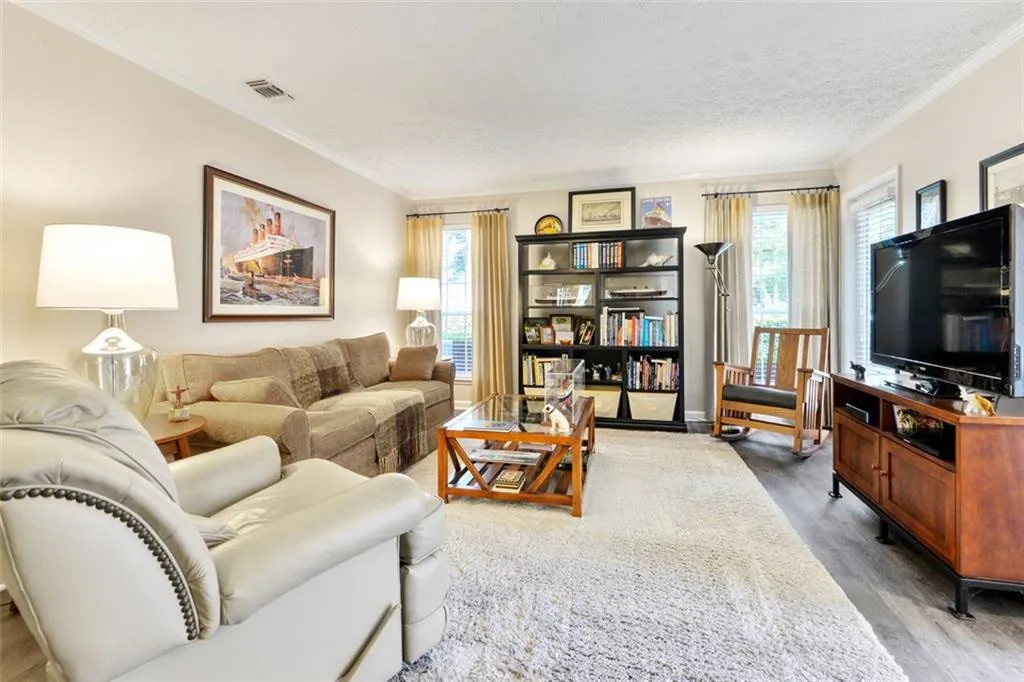 6818 Glenridge Drive Unit J, Atlanta, Georgia 30328, 2 Bedrooms Bedrooms, ,2 BathroomsBathrooms,Residential,Sold,6818 Glenridge Drive Unit J,6928503