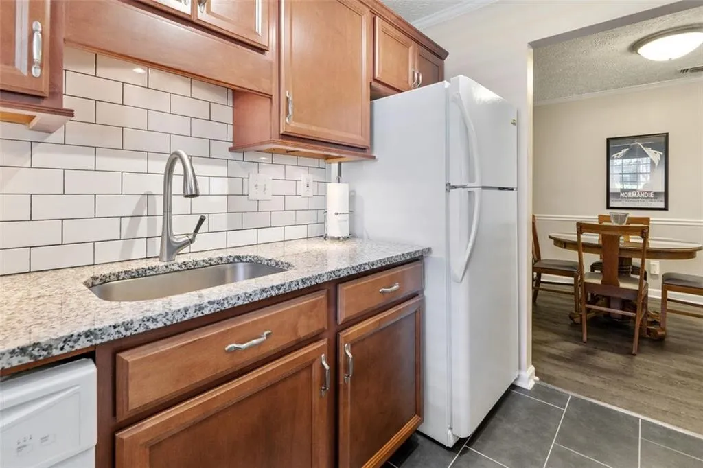 6818 Glenridge Drive Unit J, Atlanta, Georgia 30328, 2 Bedrooms Bedrooms, ,2 BathroomsBathrooms,Residential,Sold,6818 Glenridge Drive Unit J,6928503