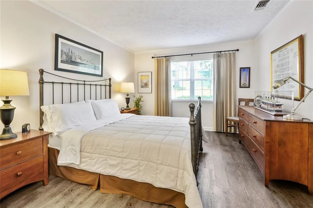 6818 Glenridge Drive Unit J, Atlanta, Georgia 30328, 2 Bedrooms Bedrooms, ,2 BathroomsBathrooms,Residential,Sold,6818 Glenridge Drive Unit J,6928503