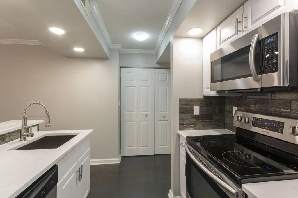 795 Hammond Drive Unit 303, Atlanta, Georgia 30328, 1 Bedroom Bedrooms, ,1 BathroomBathrooms,Residential,Sold,795 Hammond Drive Unit 303,6739552