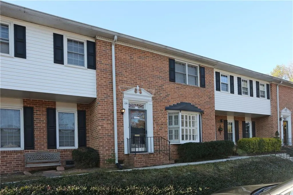 6520 Roswell Road Unit 104, Atlanta, Georgia 30328, 2 Bedrooms Bedrooms, ,1 BathroomBathrooms,Residential,Sold,6520 Roswell Road Unit 104,5838332