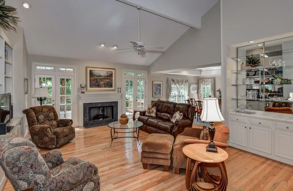 145 Belmont Trace, Sandy Springs, Georgia 30328, 3 Bedrooms Bedrooms, ,2 BathroomsBathrooms,Residential,Sold,145 Belmont Trace,5721176