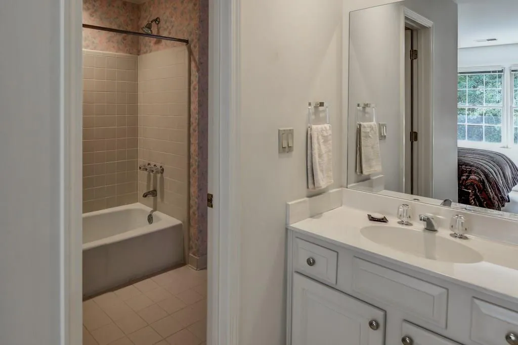 145 Belmont Trace, Sandy Springs, Georgia 30328, 3 Bedrooms Bedrooms, ,2 BathroomsBathrooms,Residential,Sold,145 Belmont Trace,5721176