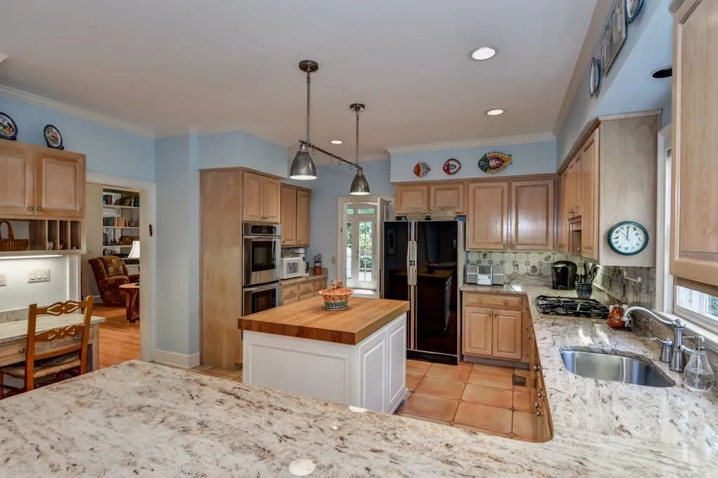 145 Belmont Trace, Sandy Springs, Georgia 30328, 3 Bedrooms Bedrooms, ,2 BathroomsBathrooms,Residential,Sold,145 Belmont Trace,5721176