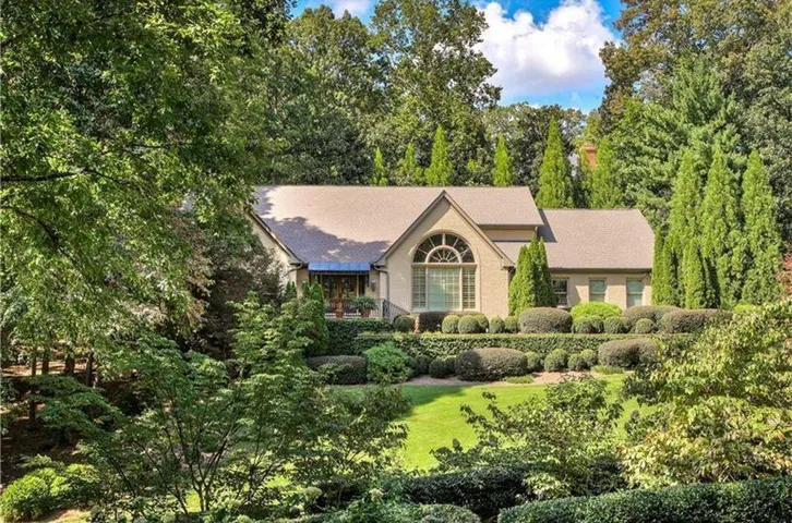 Lovely home in the heart of Sandy Springs