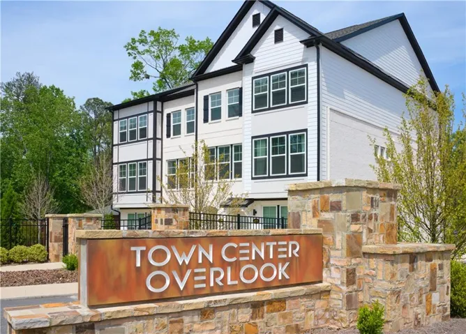 Town Center Overlook
Modern condominium living in Peachtree Corners, conveniently located near The Forum, shopping, dining, and major roadways.