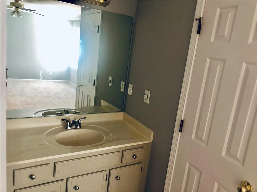 515 Towergate Place, Sandy Springs, Georgia 30350, 2 Bedrooms Bedrooms, ,2 BathroomsBathrooms,Residential,Sold,515 Towergate Place,6754958