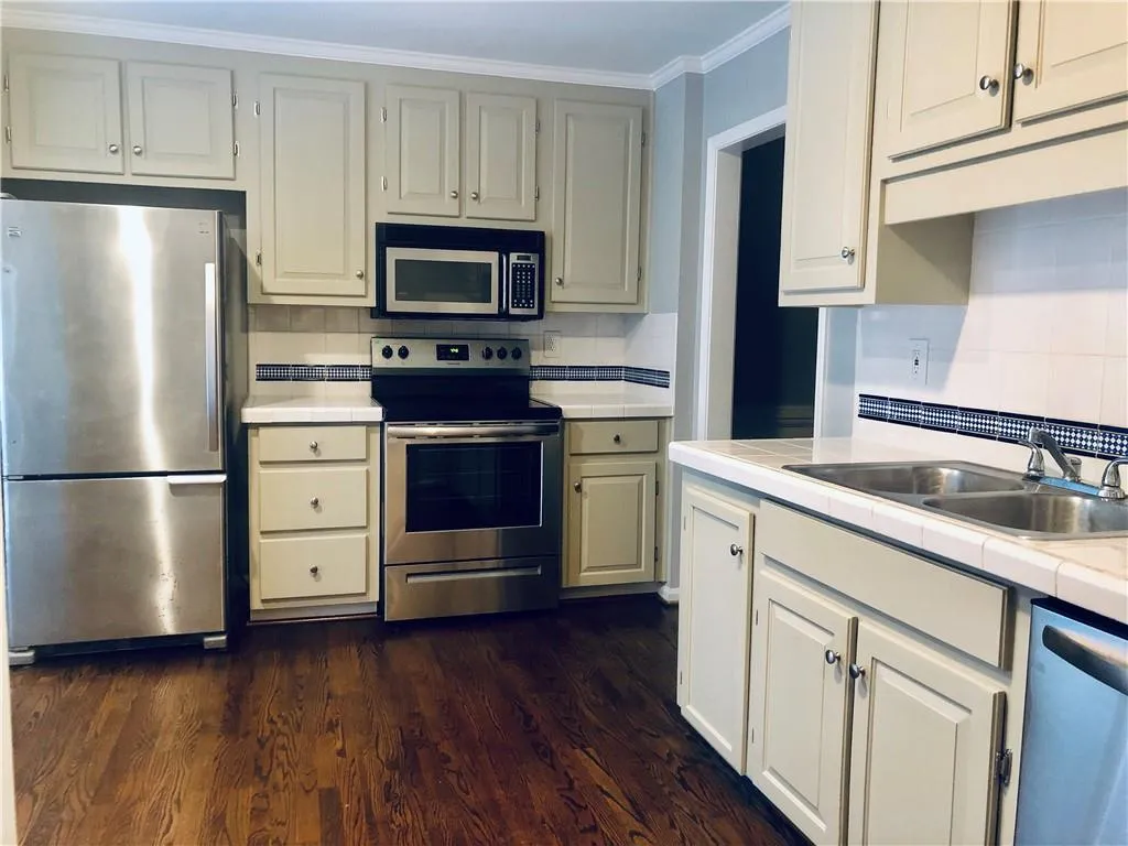 515 Towergate Place, Sandy Springs, Georgia 30350, 2 Bedrooms Bedrooms, ,2 BathroomsBathrooms,Residential,Sold,515 Towergate Place,6754958