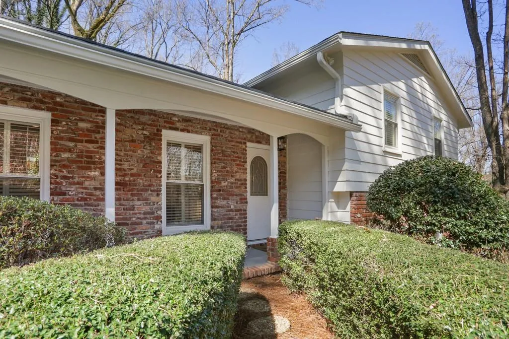 5650 Colton Drive, Atlanta, Georgia 30342, 3 Bedrooms Bedrooms, ,2 BathroomsBathrooms,Residential,Sold,5650 Colton Drive,6515689