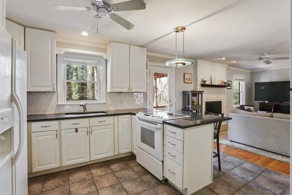 5650 Colton Drive, Atlanta, Georgia 30342, 3 Bedrooms Bedrooms, ,2 BathroomsBathrooms,Residential,Sold,5650 Colton Drive,6515689