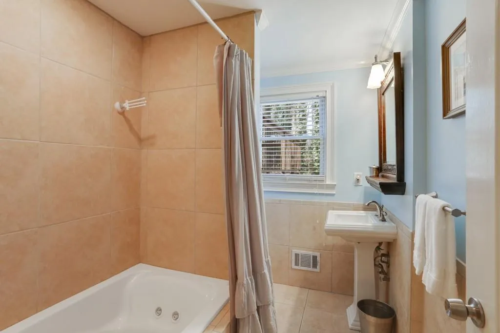 5650 Colton Drive, Atlanta, Georgia 30342, 3 Bedrooms Bedrooms, ,2 BathroomsBathrooms,Residential,Sold,5650 Colton Drive,6515689