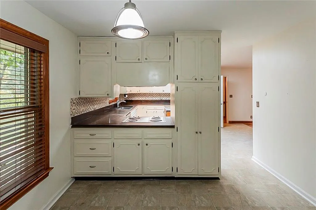 8380 Berkley, Atlanta, Georgia 30350, 4 Bedrooms Bedrooms, ,3 BathroomsBathrooms,Residential,Sold,8380 Berkley,6961393