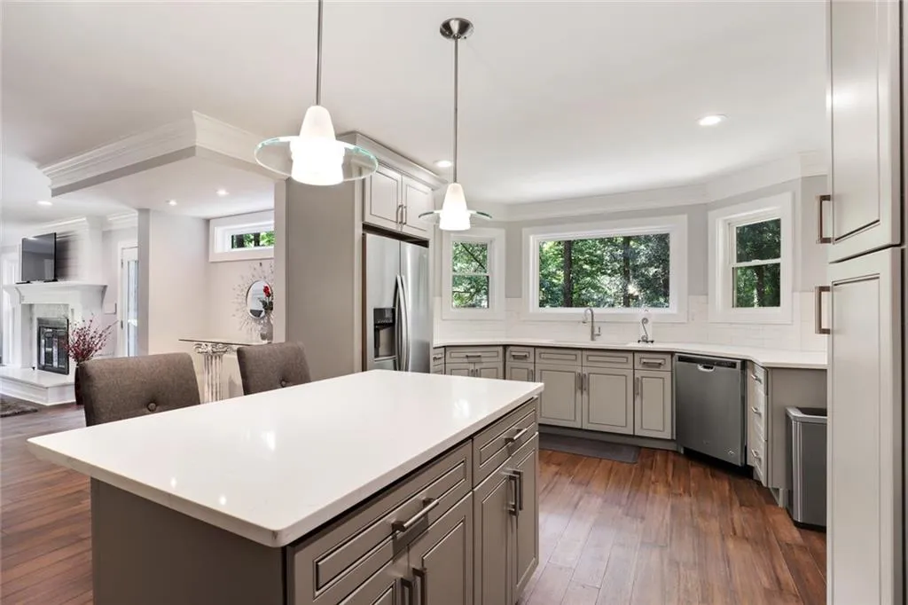 8070 Jett Ferry Road, Sandy Springs, Georgia 30350, 6 Bedrooms Bedrooms, ,4 BathroomsBathrooms,Residential,Sold,8070 Jett Ferry Road,6738194