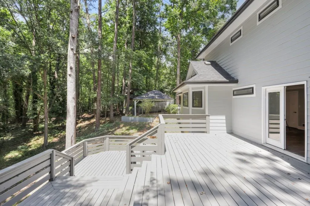 8070 Jett Ferry Road, Sandy Springs, Georgia 30350, 6 Bedrooms Bedrooms, ,4 BathroomsBathrooms,Residential,Sold,8070 Jett Ferry Road,6738194