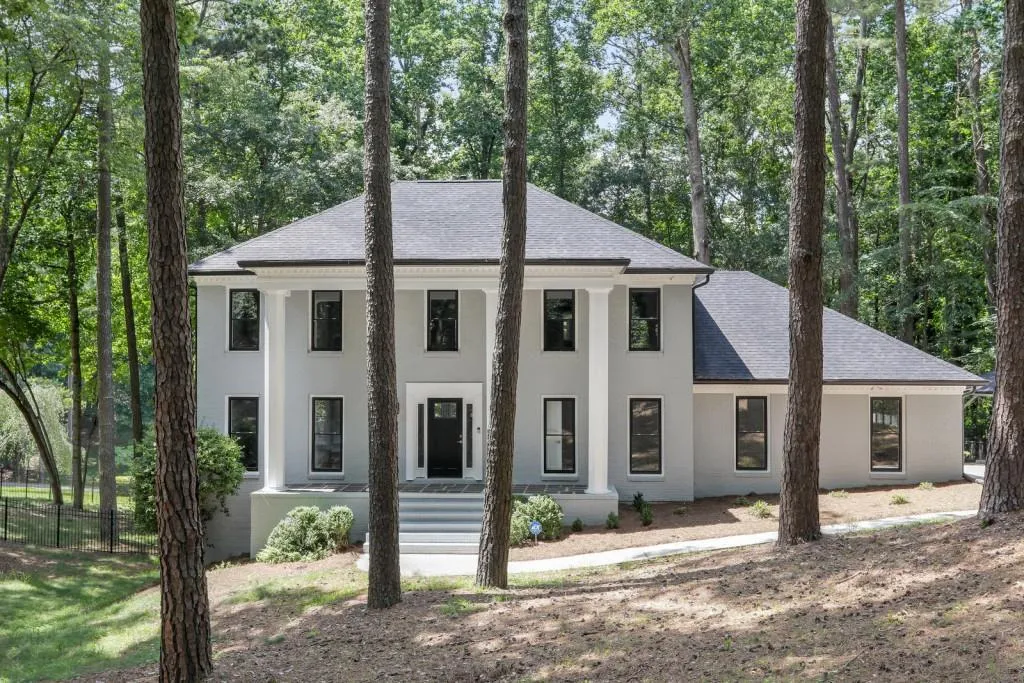 8070 Jett Ferry Road, Sandy Springs, Georgia 30350, 6 Bedrooms Bedrooms, ,4 BathroomsBathrooms,Residential,Sold,8070 Jett Ferry Road,6738194