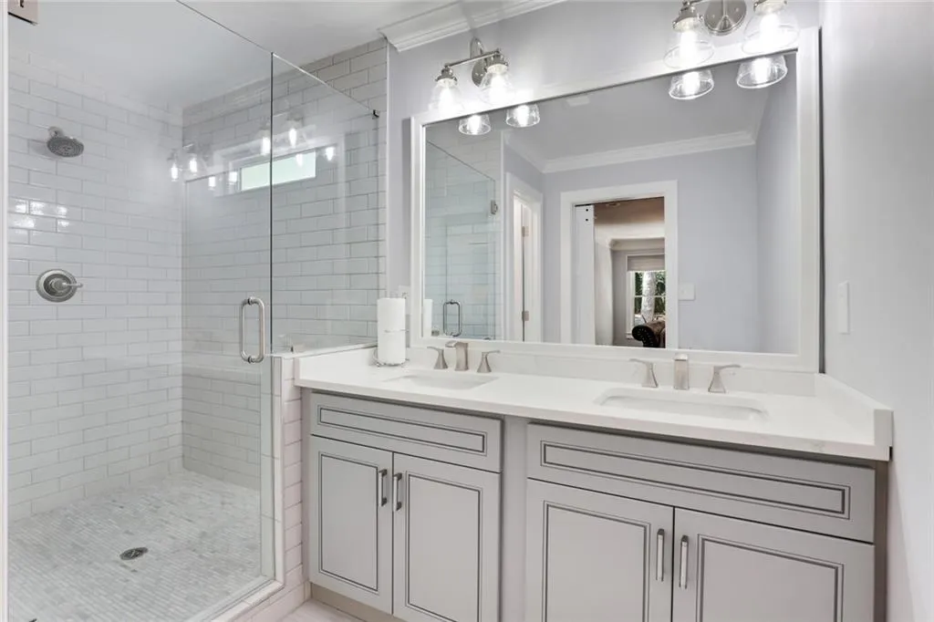 8070 Jett Ferry Road, Sandy Springs, Georgia 30350, 6 Bedrooms Bedrooms, ,4 BathroomsBathrooms,Residential,Sold,8070 Jett Ferry Road,6738194
