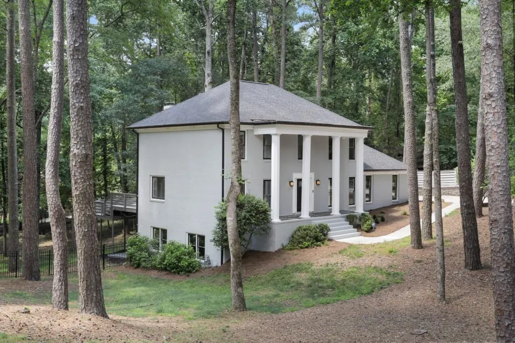 8070 Jett Ferry Road, Sandy Springs, Georgia 30350, 6 Bedrooms Bedrooms, ,4 BathroomsBathrooms,Residential,Sold,8070 Jett Ferry Road,6738194