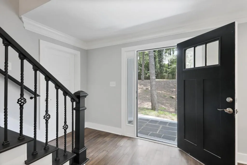 8070 Jett Ferry Road, Sandy Springs, Georgia 30350, 6 Bedrooms Bedrooms, ,4 BathroomsBathrooms,Residential,Sold,8070 Jett Ferry Road,6738194