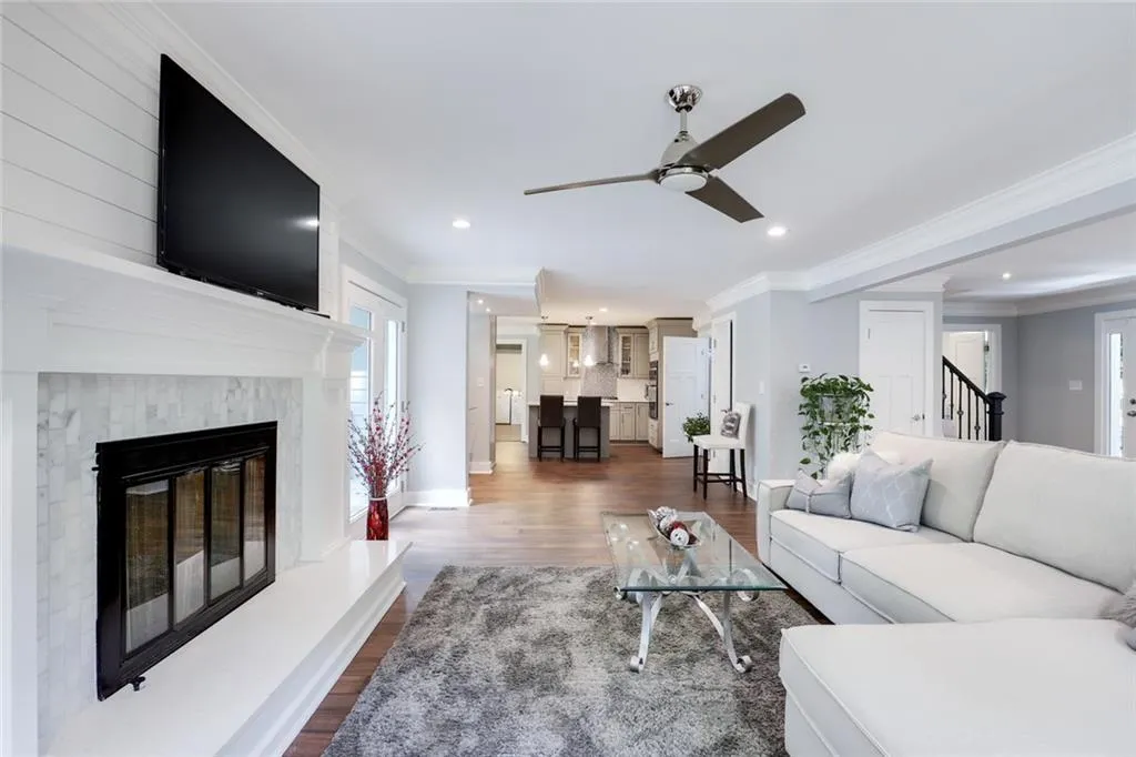 8070 Jett Ferry Road, Sandy Springs, Georgia 30350, 6 Bedrooms Bedrooms, ,4 BathroomsBathrooms,Residential,Sold,8070 Jett Ferry Road,6738194