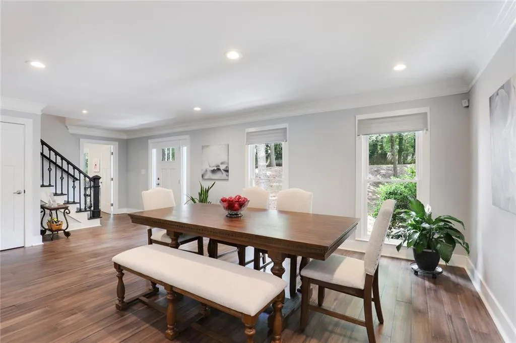 8070 Jett Ferry Road, Sandy Springs, Georgia 30350, 6 Bedrooms Bedrooms, ,4 BathroomsBathrooms,Residential,Sold,8070 Jett Ferry Road,6738194