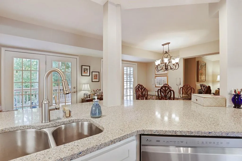 78 Dunwoody Springs Drive Unit 78, Sandy Springs, Georgia 30328, 2 Bedrooms Bedrooms, ,2 BathroomsBathrooms,Residential,Sold,78 Dunwoody Springs Drive Unit 78,6881890