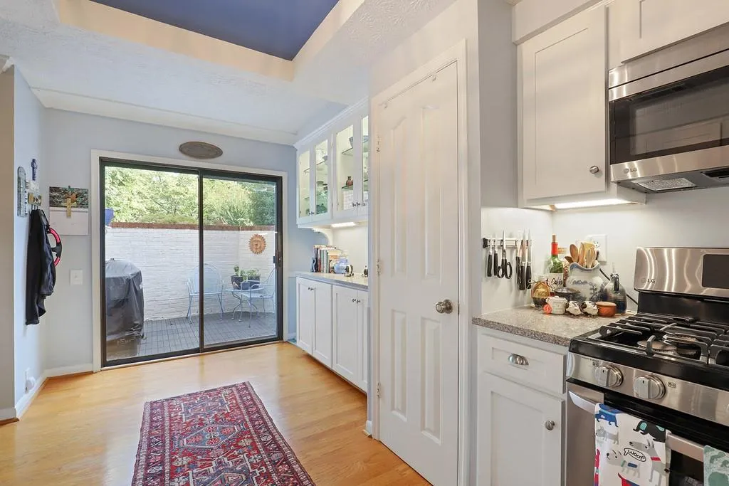 78 Dunwoody Springs Drive Unit 78, Sandy Springs, Georgia 30328, 2 Bedrooms Bedrooms, ,2 BathroomsBathrooms,Residential,Sold,78 Dunwoody Springs Drive Unit 78,6881890
