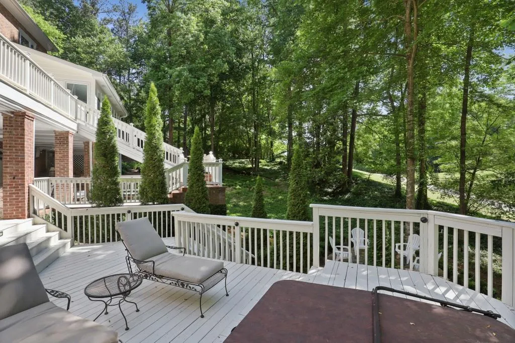 25 Cliffside Crossing, Sandy Springs, Georgia 30350, 5 Bedrooms Bedrooms, ,5 BathroomsBathrooms,Residential,Sold,25 Cliffside Crossing,6723086